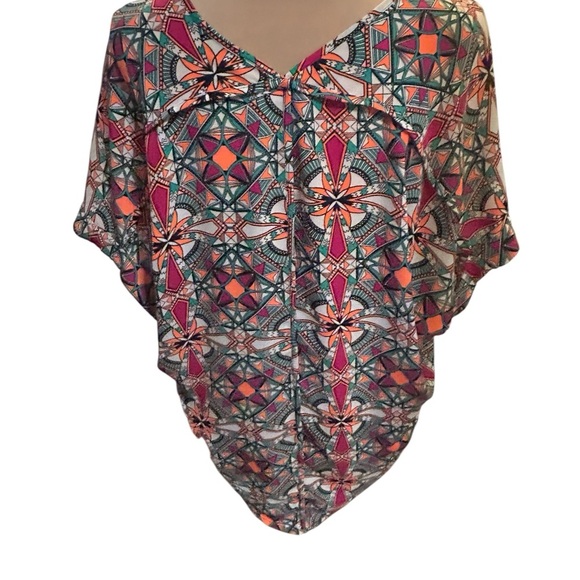 Lush Womens Gray & Multicolored Geometric Pattern Short Sleeve Blouse Size Large - Picture 4 of 9